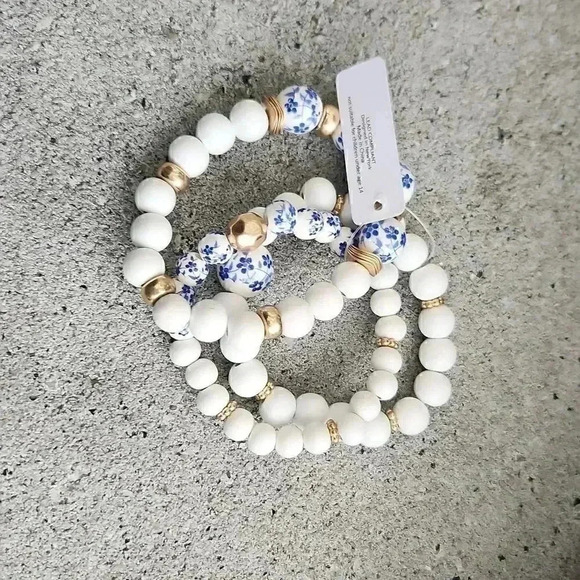 White and blue bead bracelets (3) stretchy - Picture 3 of 9